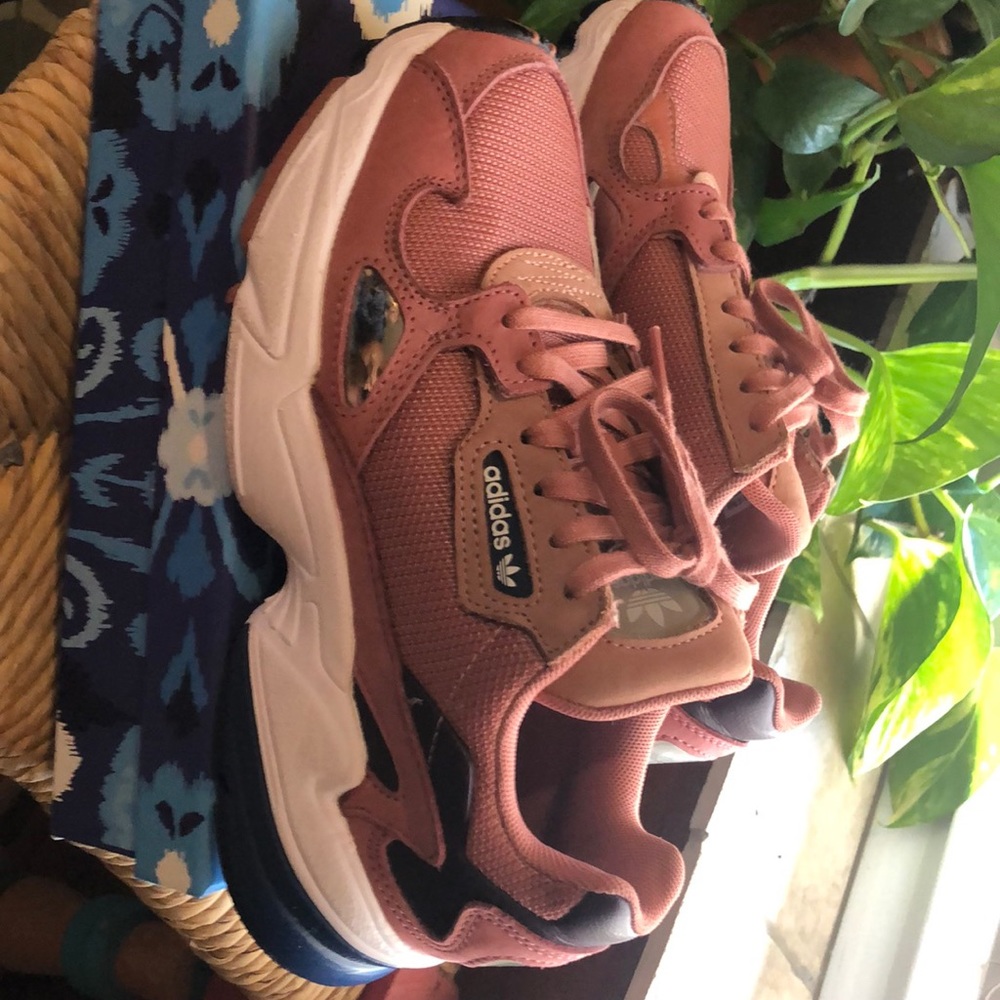 Women’s adidas falcon size 5